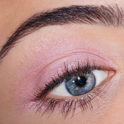 Oční stíny růžové jemně metalické vhodné i pro vlastní paletku