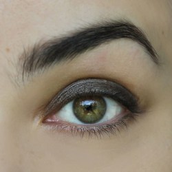 Oční stíny krémové rustikální stříbro pro blending a kouřové líčení 