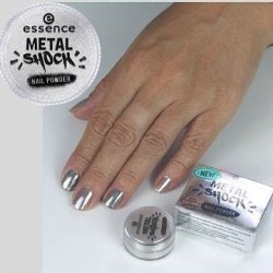 essence-pigment-na-nehty-metal-shock-stribrne-01-mirror-on-the-nail3