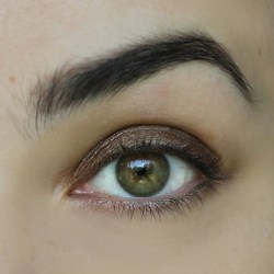 Oční stíny v tužce měděné metalické na kouřové líčení